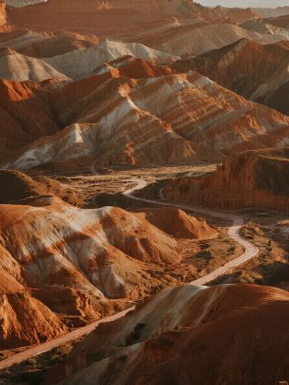 水墨丹霞の深掘り体験｜子どもと一緒にハイキング＆ラグジュアリーな景観観賞、ワンクリックで二つの体験を解放！