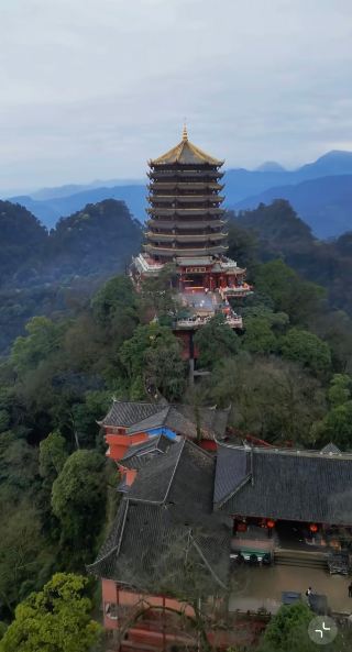 ภูเขาชิงเฉิง: สวรรค์อันสงบสุขใต้ห้วงสวรรค์! คู่มือการท่องเที่ยว 1 วันสู่ดินแดนลับแห่งลัทธิเต๋าและการเดินป่าสูดอากาศบริสุทธิ์