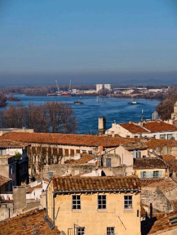 아비뇽, 프로방스의 낭만이 깃든 중세 도시