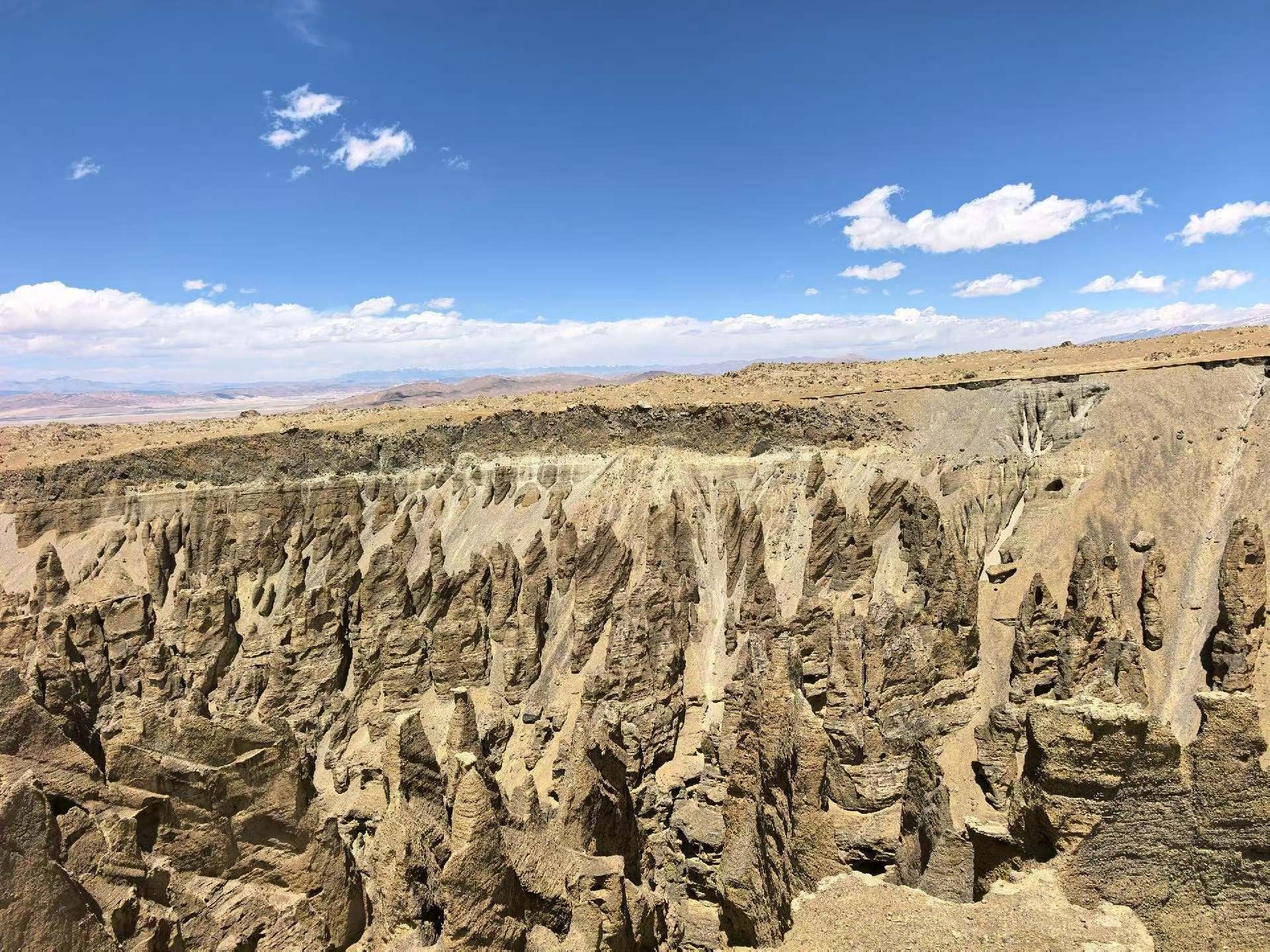 Stunning Qilin Gorge Awaits Your Exploration