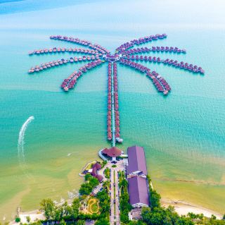 Just 1 hour from Kuala Lumpur! Experience a Maldives-like stay in a Malaysian overwater villa.