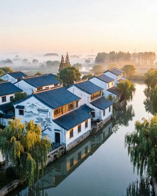 Morning light on Lianhu, a water town dream hidden in the park