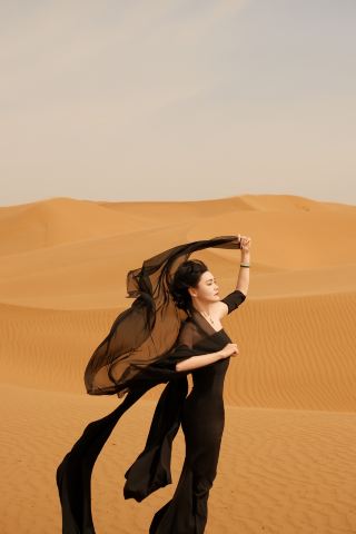 Zhongwei desert travel photography | desert dancer shoot secrets