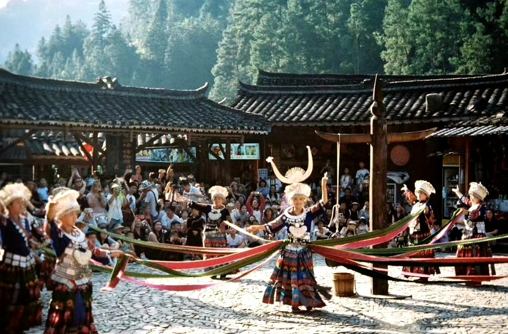 貴州で絶対行くべき！！世界最大のミャオ族の村！！感動的すぎます