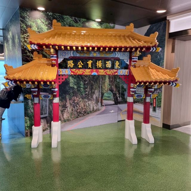 A Cool Departure/Arrival Gate In Taiwan