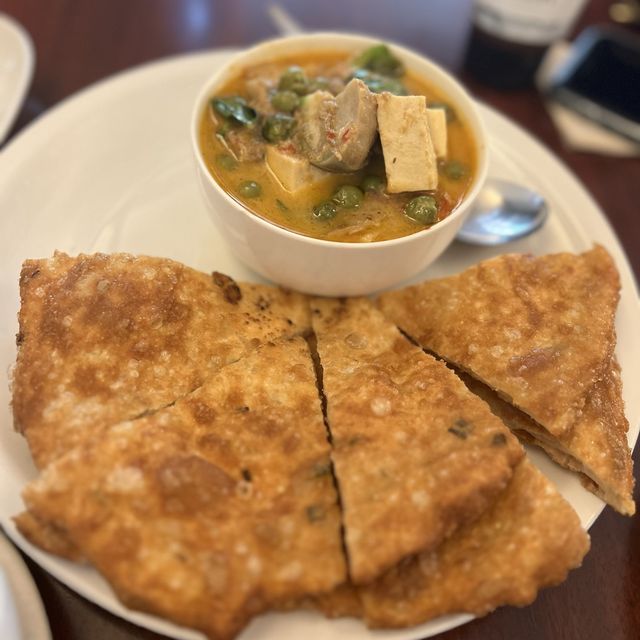 Hot Shoppe ร้านอร่อยและเก่าแก่ย่านสุขุมวิท 