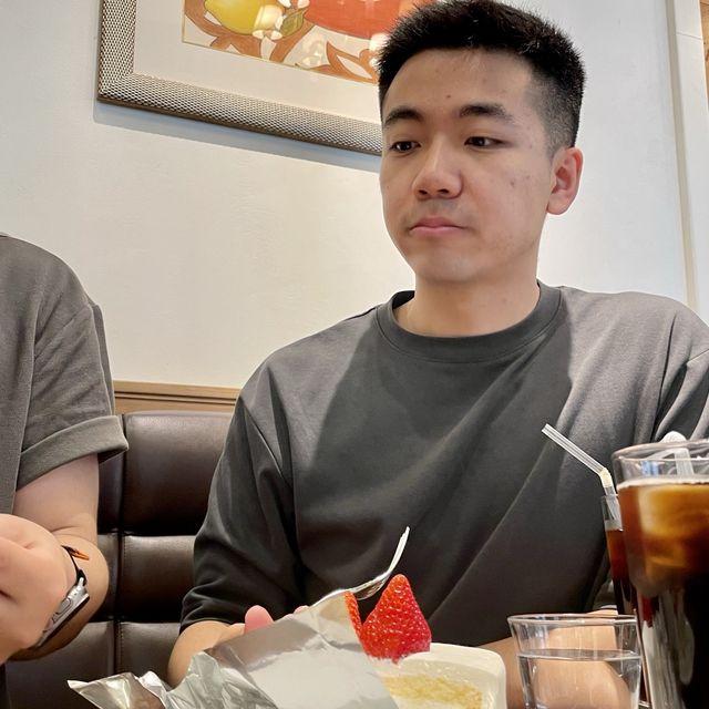 베이커리 천국 일본에서 맛보는 하브스 딸기케이크🍰