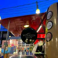 ตลาดสุดชิค สุดชิล ของหัวหิน Cicada Market