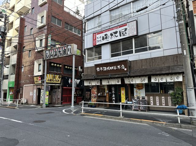 東京・四谷。四ツ谷駅すぐの飲食店街『しんみち通り』