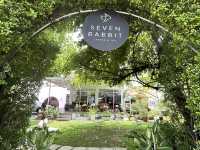 Seven rabbits coffee & tea