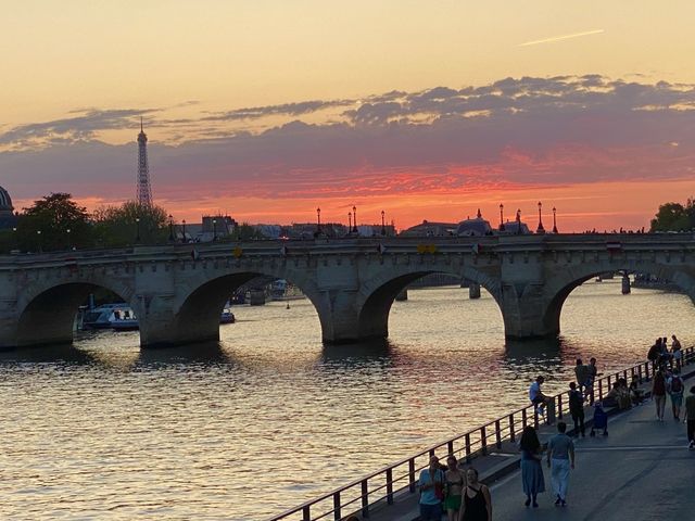 🇫🇷 프랑스 파리의 낭만적인 노을 🌅