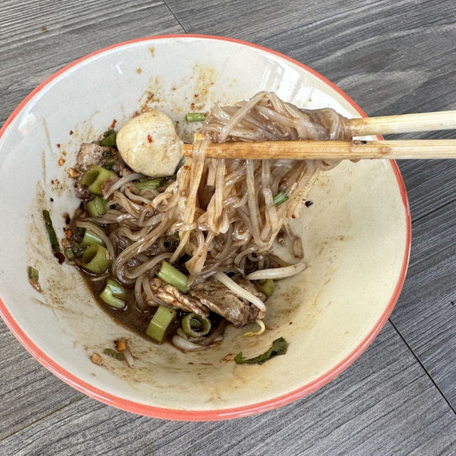 ก๋วยเดี๋ยวเรือนายอั้ม