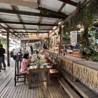 大城非常有泰式風味的餐廳跟旅店