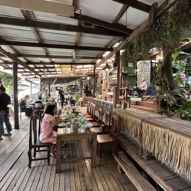 大城非常有泰式風味的餐廳跟旅店
