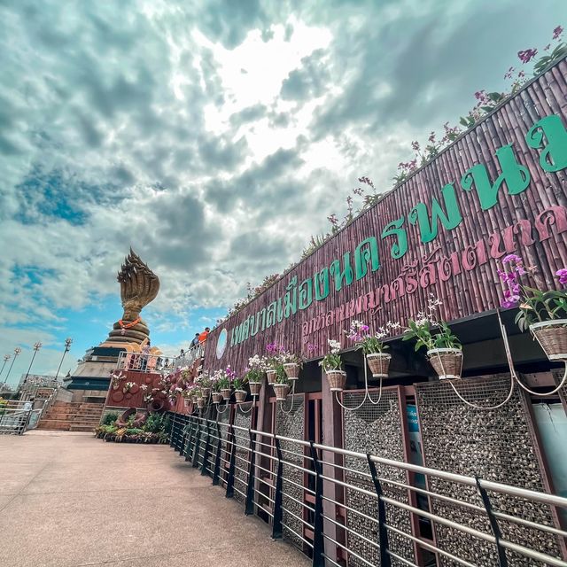 เที่ยวนครพนมชื่นชมองค์พญานาค 🐉