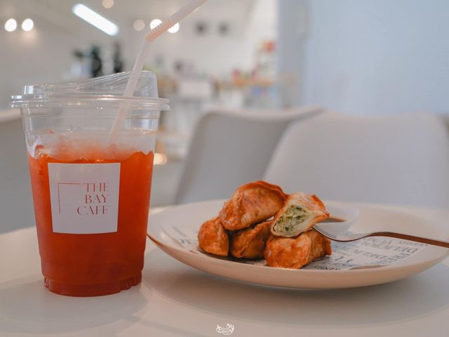 The bay cafe and eatery คาเฟ่ริมเลสงขลาสุดปัง