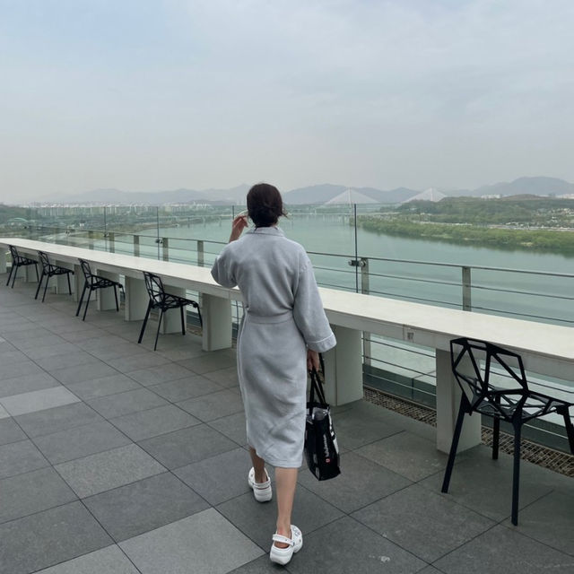 야외 족욕을 즐길 수 있는 비스타워커힐 호텔 스카이야드♨️