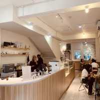 【インドネシア】巷で話題のティラミス"Baked By Rossa & Hana Roastery"