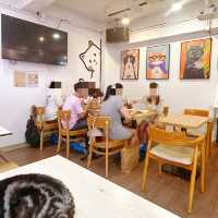 Many Mo Cafe