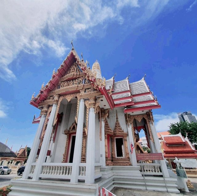 วัดศรีมหาราชา  วัดที่โบสถ์สวยงามมาก