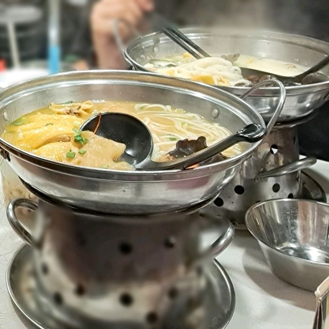 營養豐富嘅藥膳黃酒花膠雞米線