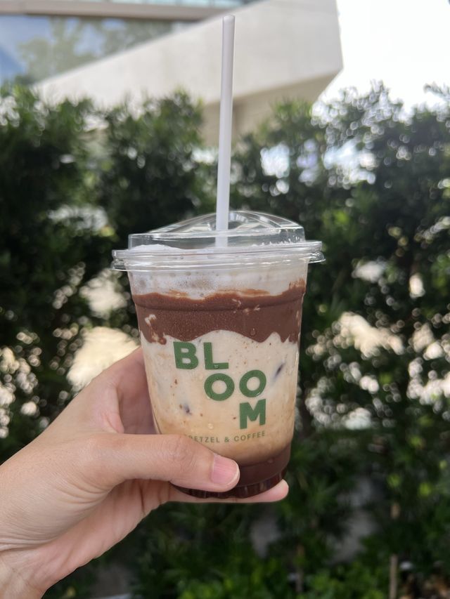 Bloom Dining คาเฟ่ขนมอร่อย ถ่ายรูปสวย ย่านพระราม 9