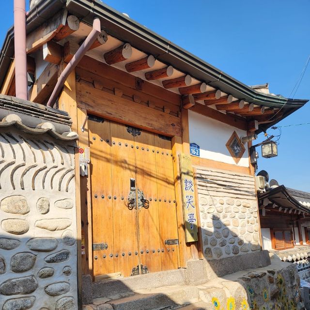 The Cultural Bukchon Hanok Village 🏡