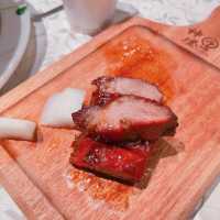 環境方面，餐廳以傳統中菜菜館裝修，夠古色古香，係呢個環境食飯都幾舒服，好適合帶埋屋企人黎開開心心聚下食餐飯~