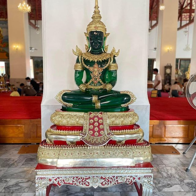 วัดชนะสงคราม วัดดังตั้งใจกลางถนนข้าวสาร
