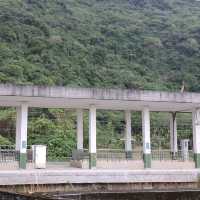 充滿時代感的懷舊無人老車站