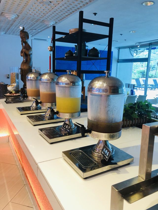 不同種類小食，價錢便宜