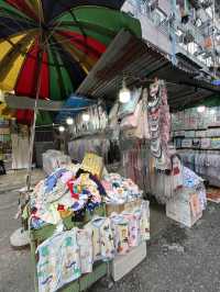 香港特色街道之一。旺角花園街