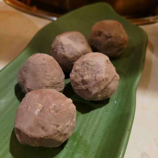 夏季深圳必食! 養生滋潤椰子雞火鍋🐤，湯清甜、肉嫩滑!