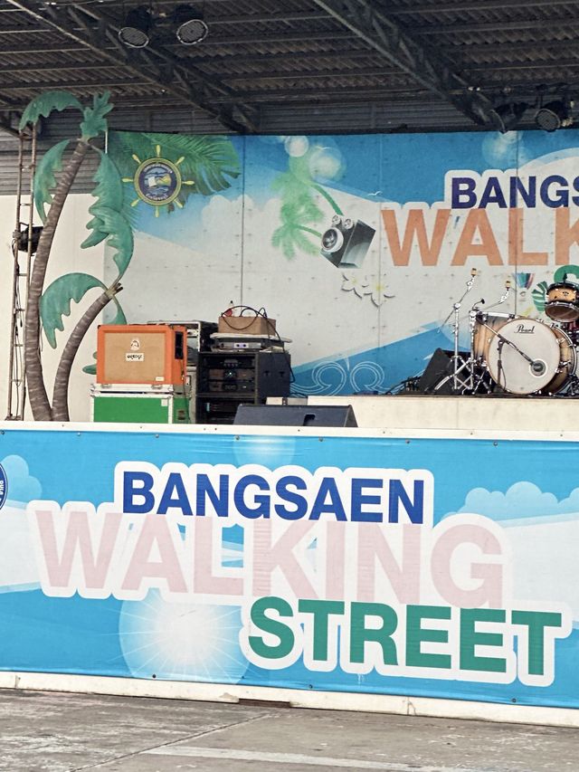 Bangsaen Walking Street ถนนคนเดิน🦑🦐🦀🐟