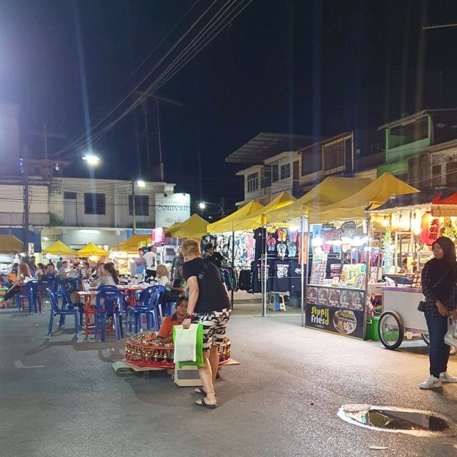 เดินชิล ชิม ช้อป ถนนคนเดินเมืองกระบี่