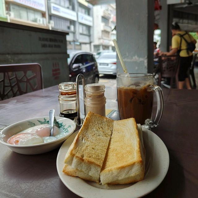 聚明彎茶店吃招聘吐司