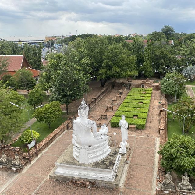 泰國大城，臥佛巨擘鎮守的崖差蒙空寺