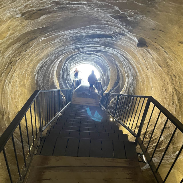 【ジョージア🇬🇪/月面のような岩でできた街の遺跡】
