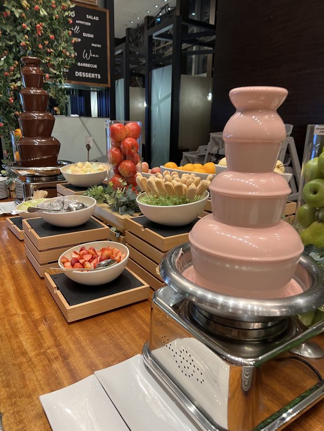 自助晚餐🥣推薦🥰如心酒店Cafe Circles‼️高質蟹腳😍主打精美甜品🍮