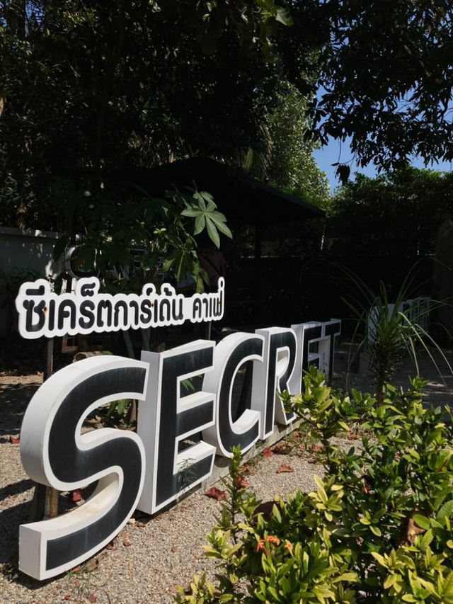Secret Garden Cafe 🌳☕️