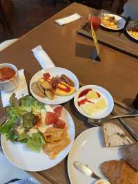 햇살과 맛있는 조식이 있는 ‘미츠이 가든 호텔 고탄다’☀️🍳