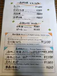 三千院の表参道のにある、お食事処【さわだ】は、和テイストの洒落たインテリアの店内