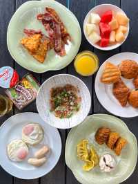 Breeze Cafe: Riverside Dining Delight