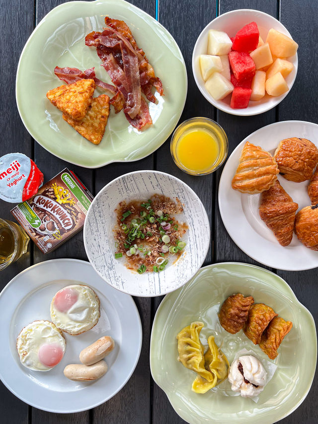 Breeze Cafe: Riverside Dining Delight