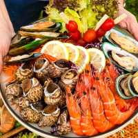 พามาทานบุฟเฟต์ Seafood ริมแม่น้ำ