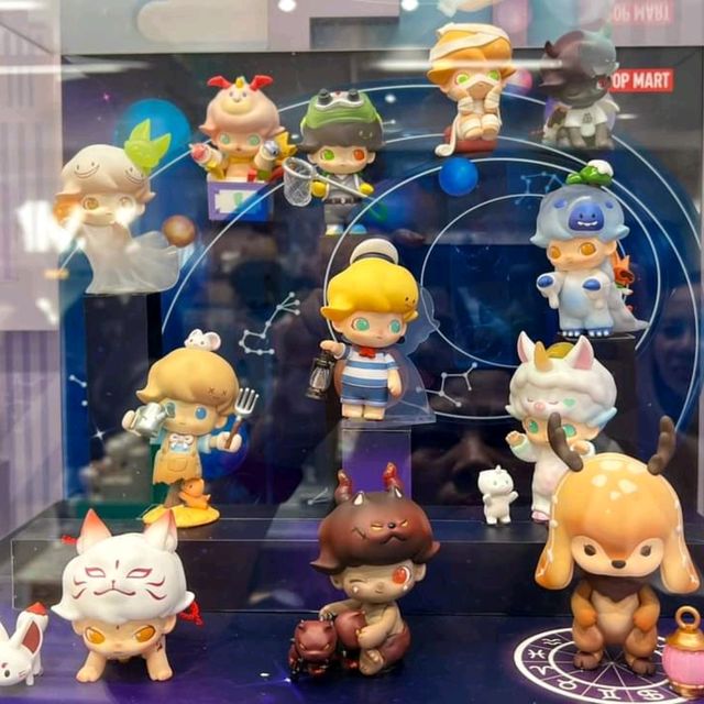 พามาเล่น Art Toy