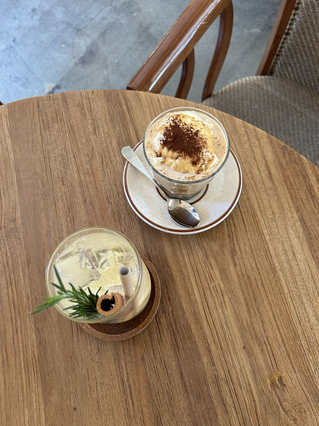 韓国で南国気分が味わえる？！🌴望遠にオシャレカフェ✨