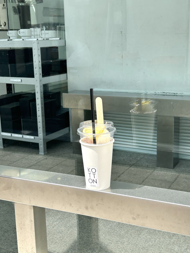 仁寺洞にガラス張りの外観がお洒落な韓屋カフェ☕️