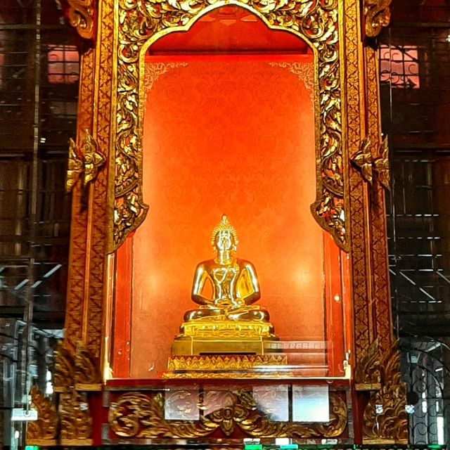 วัดเกาะวาลุการาม สักการะพระพุทธรูปทองคำ