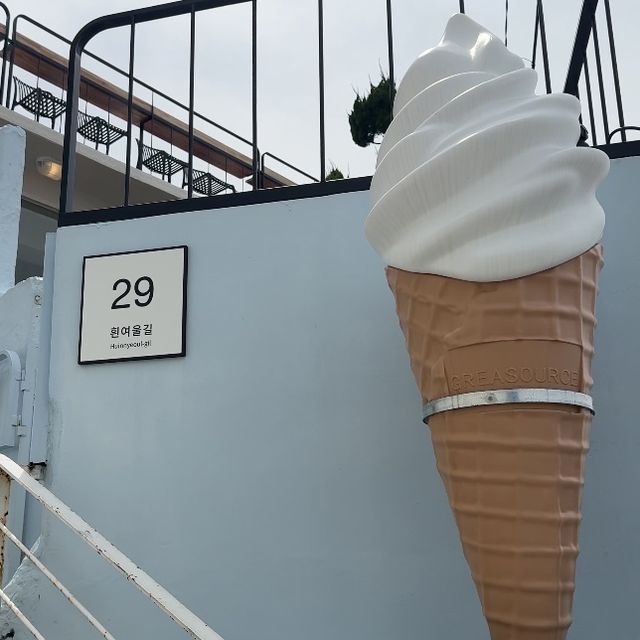 青いソフトクリームの正体は...！